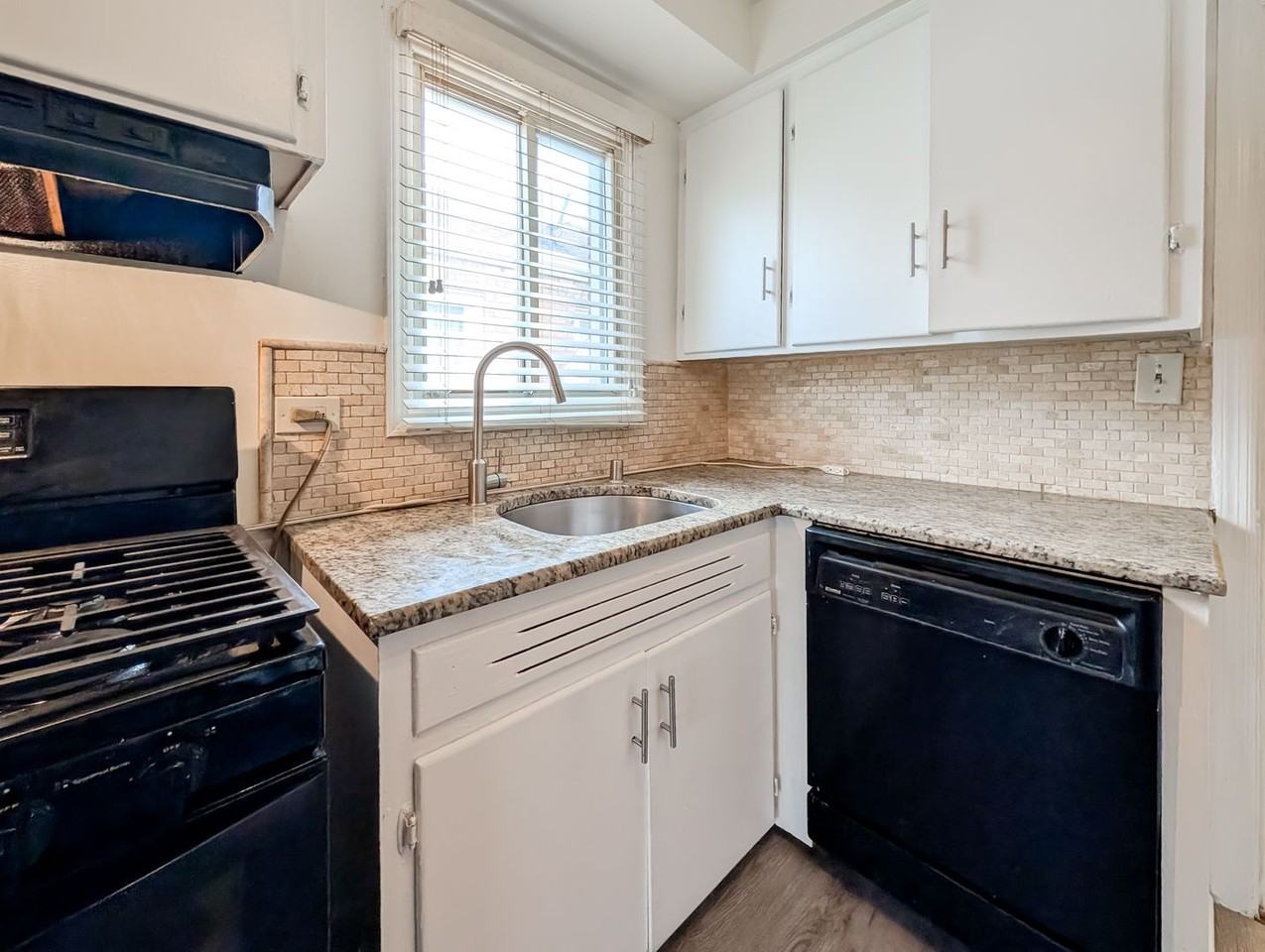 631 Balmoral Ave - Photo 6 of 11