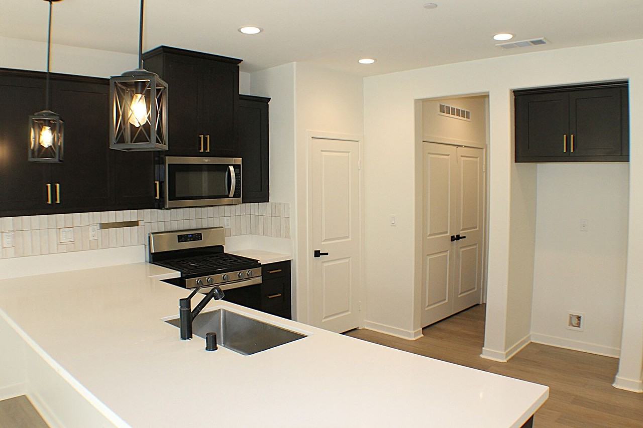 12709 Ironstone Way - Photo 5 of 30