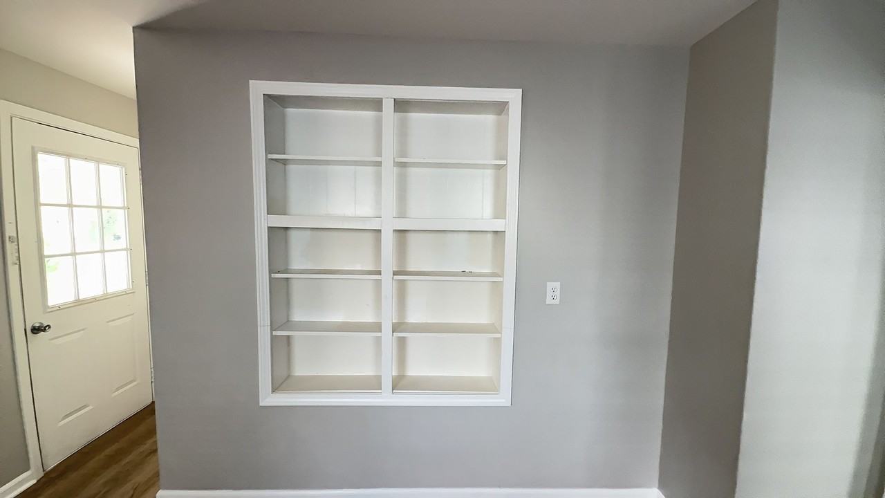 2302 S Hackley St - Photo 3 of 9