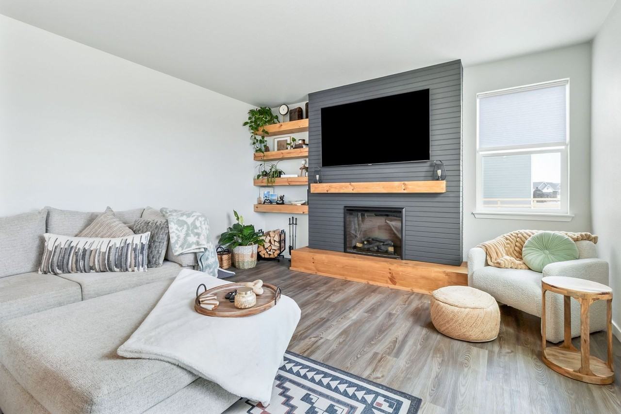 902 Hummocky Way - Photo 4 of 28