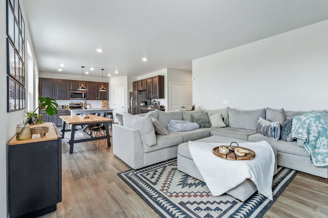 902 Hummocky Way - Photo 5 of 28