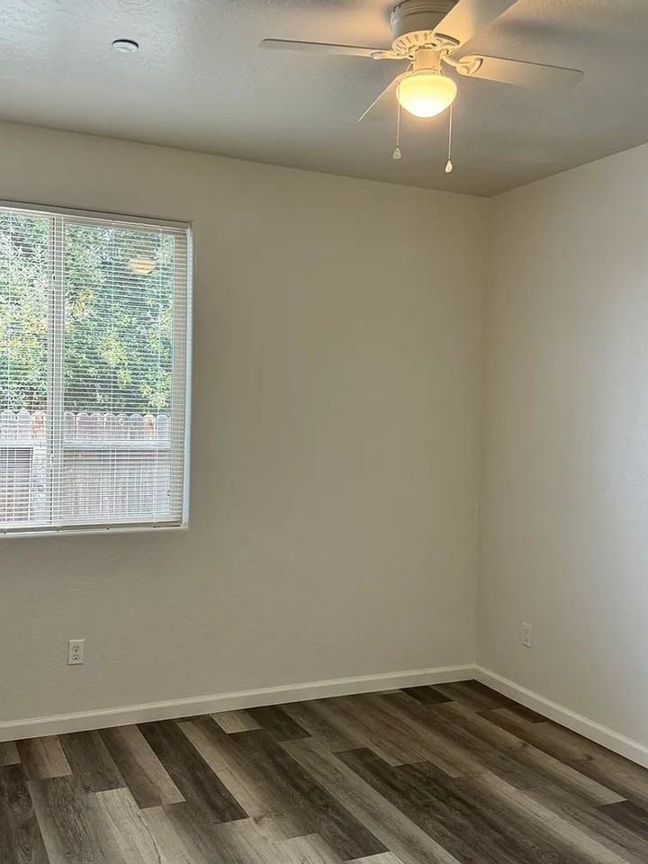 2302 S Grand St - Photo 3 of 8