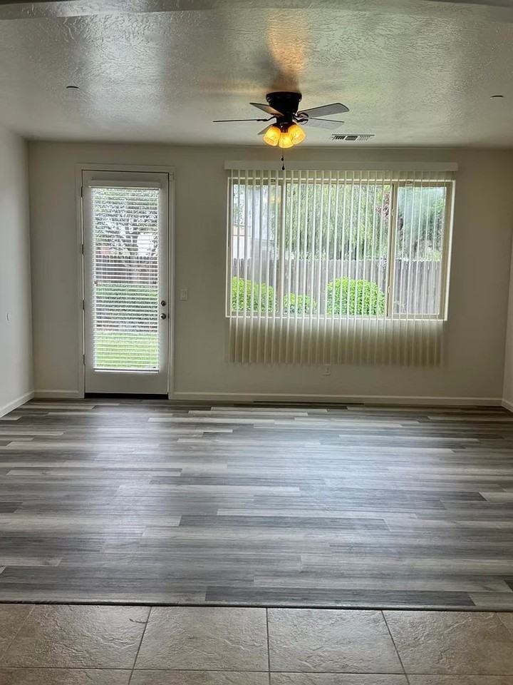 2302 S Grand St - Photo 4 of 8