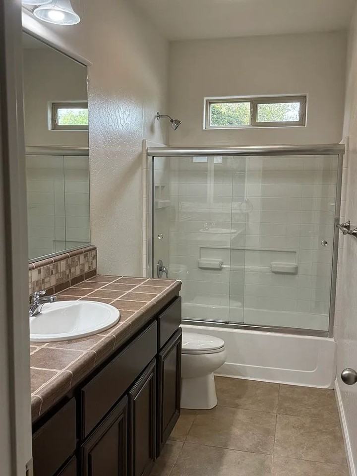 2302 S Grand St - Photo 7 of 8