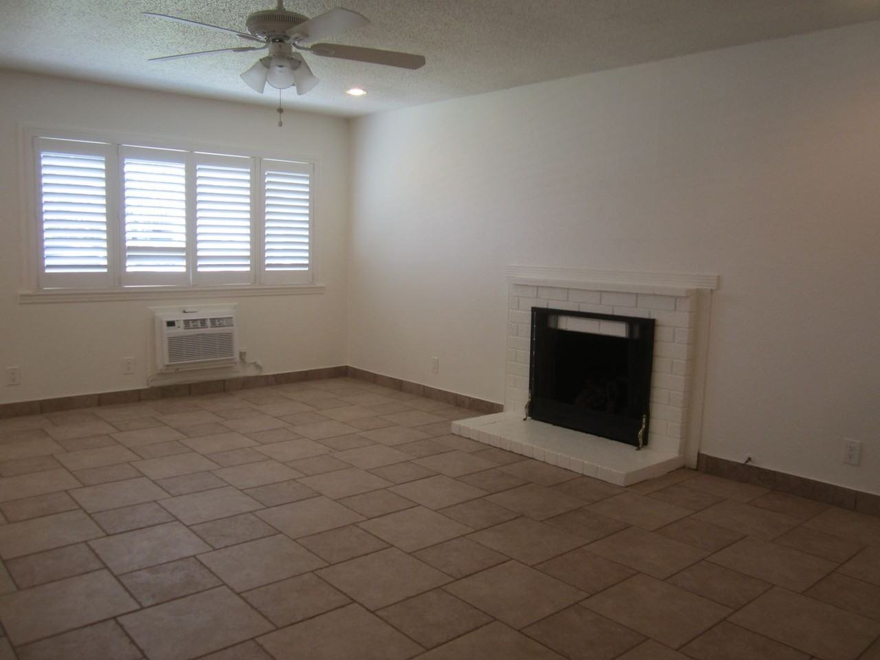 10782 Jasmine St - Photo 4 of 29