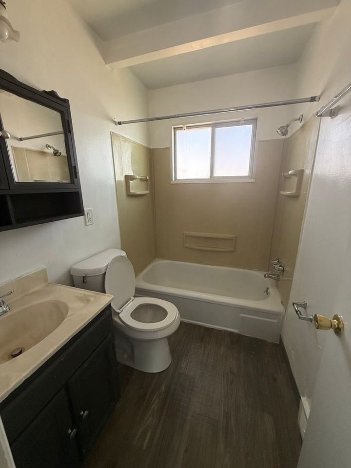 16224 Maplewood Ct - Photo 5 of 6