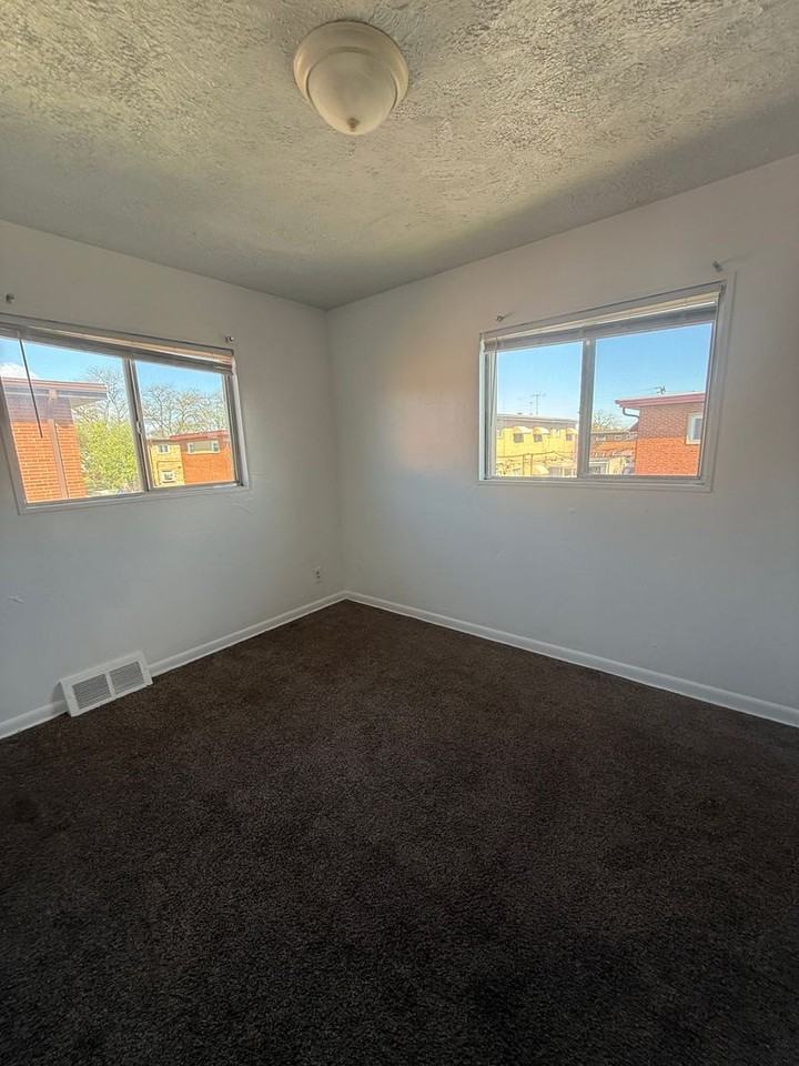 16224 Maplewood Ct - Photo 6 of 6