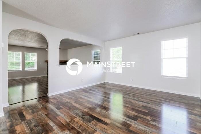 1214 Whitman Dr - Photo 3 of 17