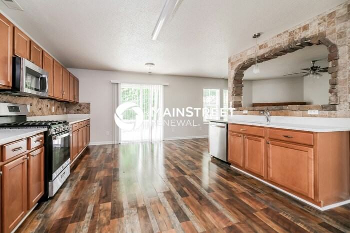 1214 Whitman Dr - Photo 5 of 17