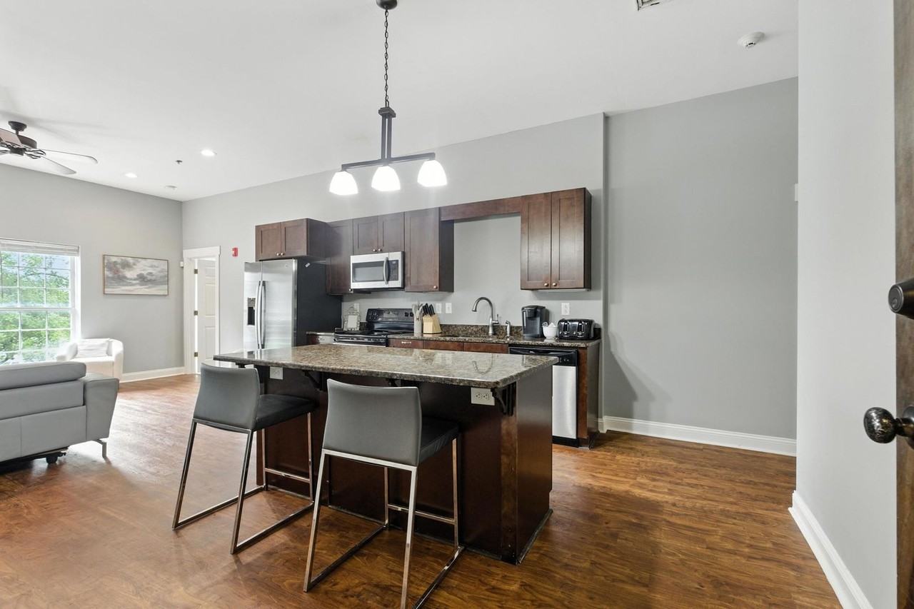 492 N Thomas St - Photo 5 of 27