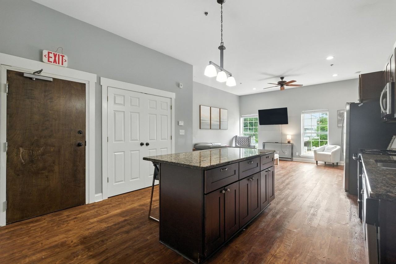 492 N Thomas St - Photo 6 of 27