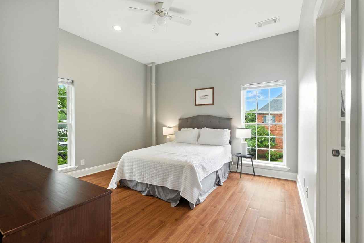 492 N Thomas St - Photo 7 of 27