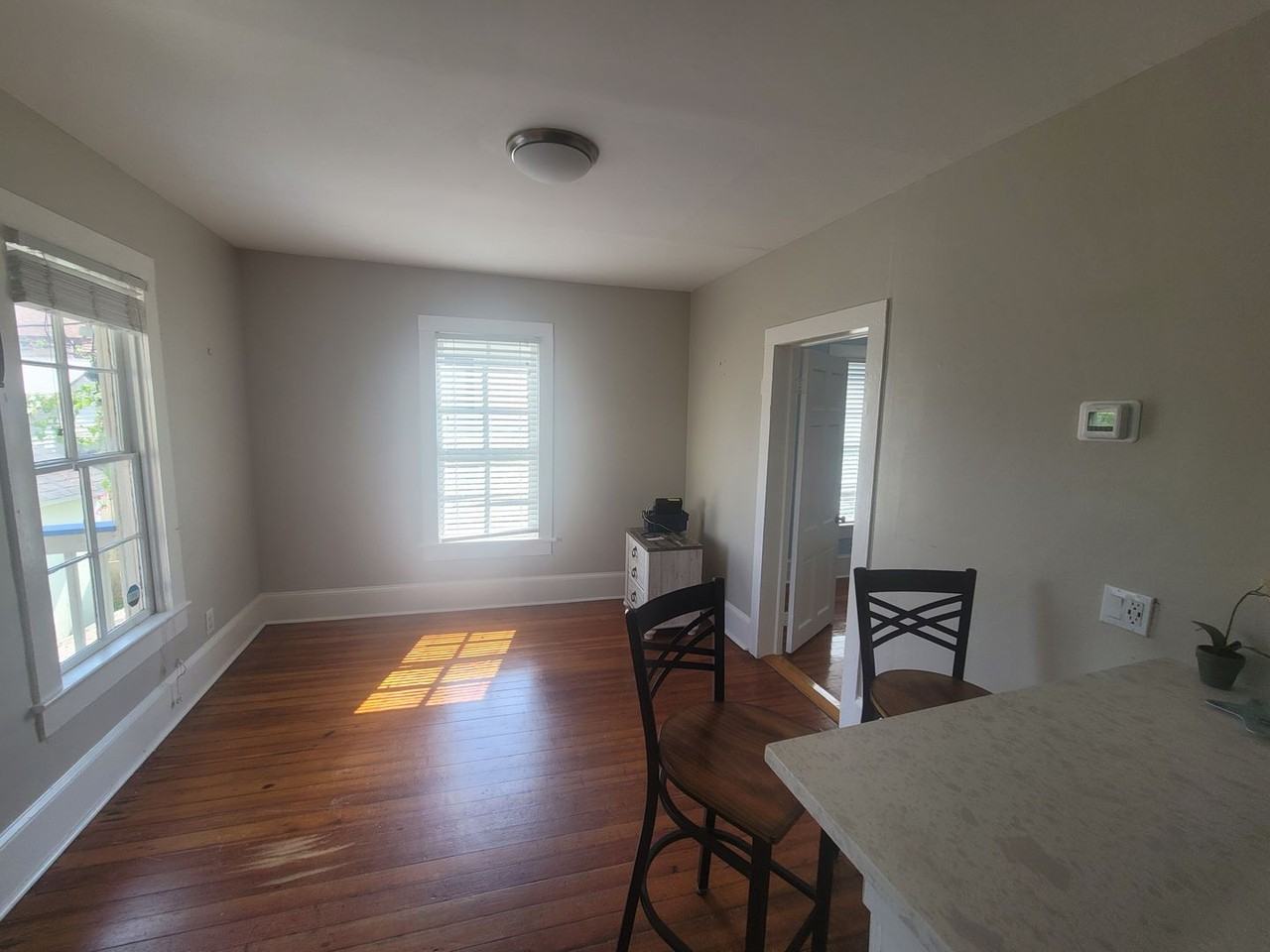 1006 Sealy St - Photo 2 of 10