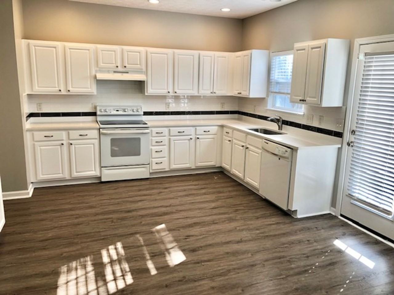 3205 Dark Woods Dr - Photo 5 of 19