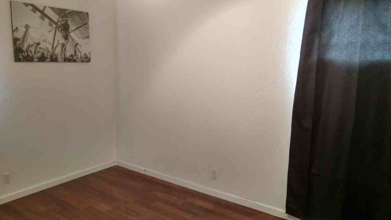 107 E Powell Ln - Photo 3 of 11