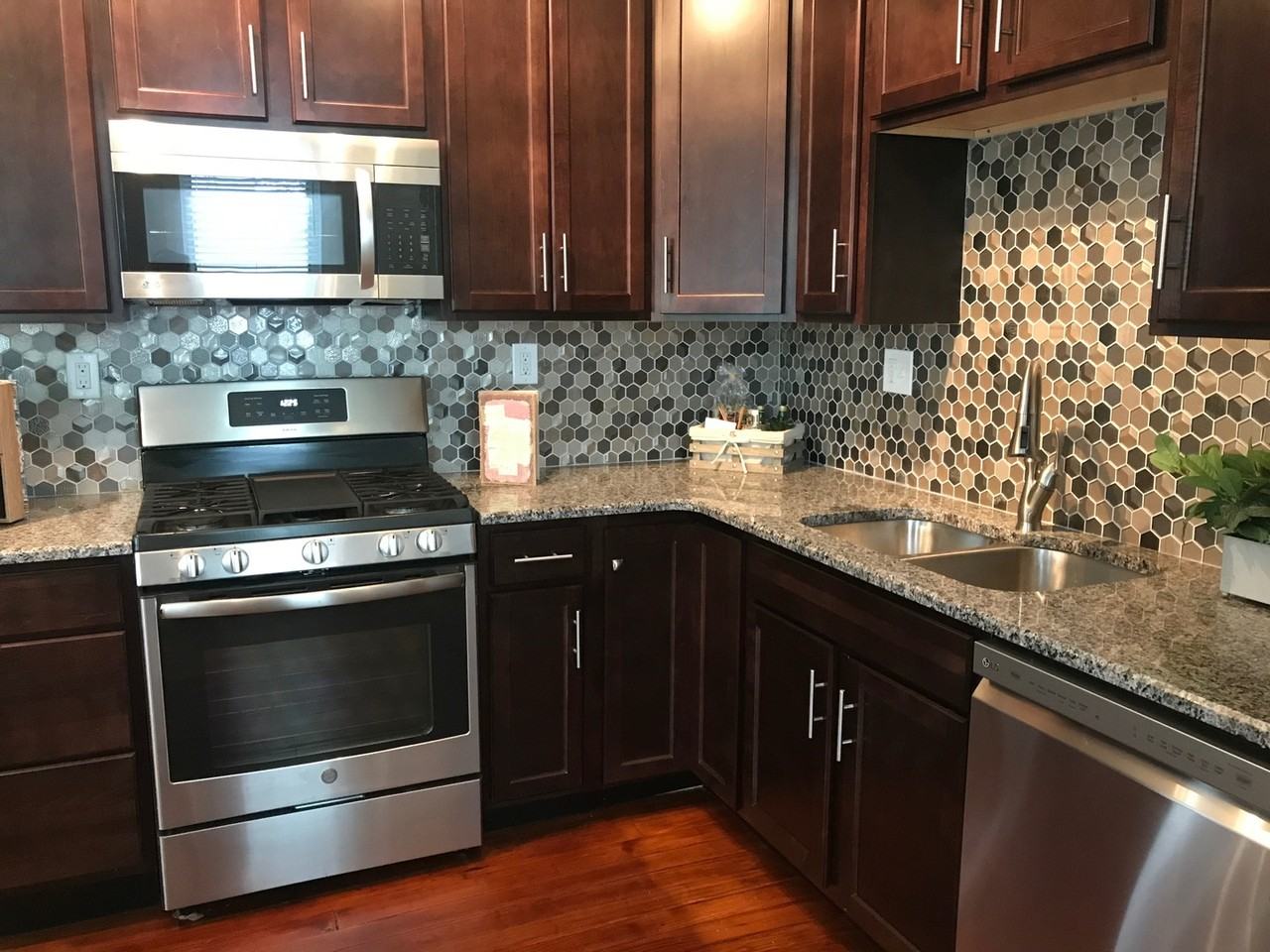 5363 Odell St - Photo 2 of 14
