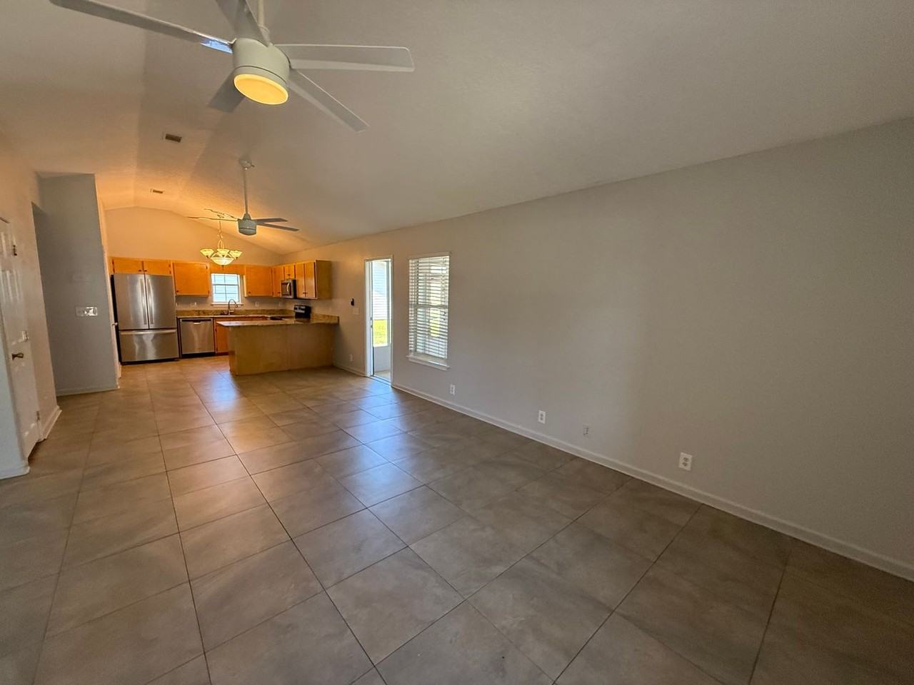 115 Lake Wisteria Ct - Photo 3 of 8