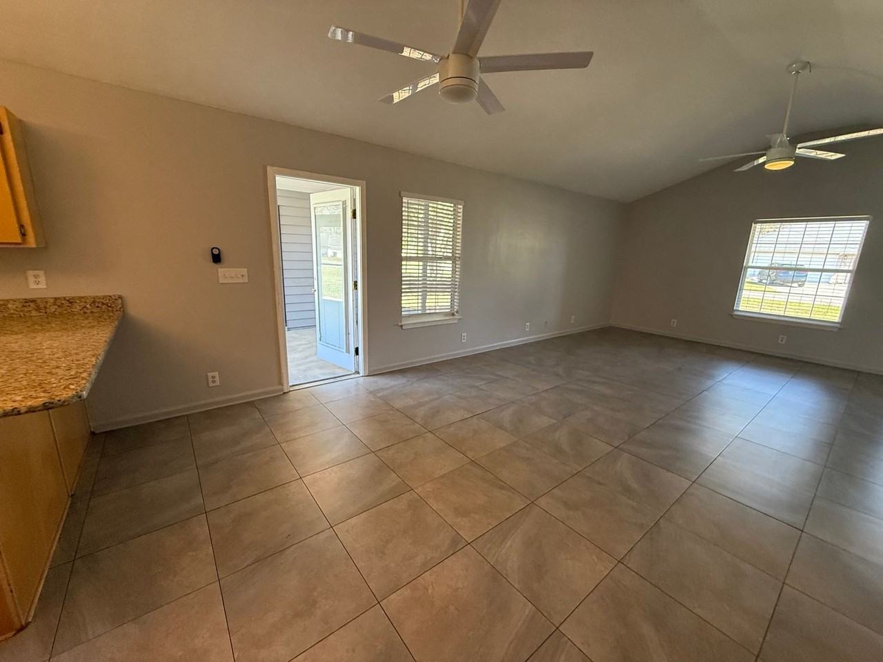 115 Lake Wisteria Ct - Photo 4 of 8