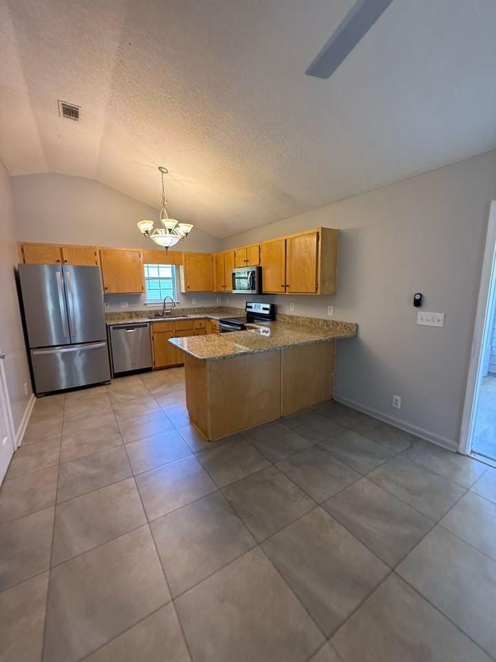 115 Lake Wisteria Ct - Photo 5 of 8