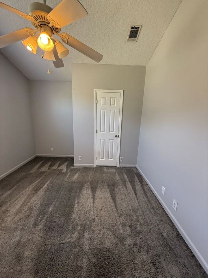 115 Lake Wisteria Ct - Photo 7 of 8