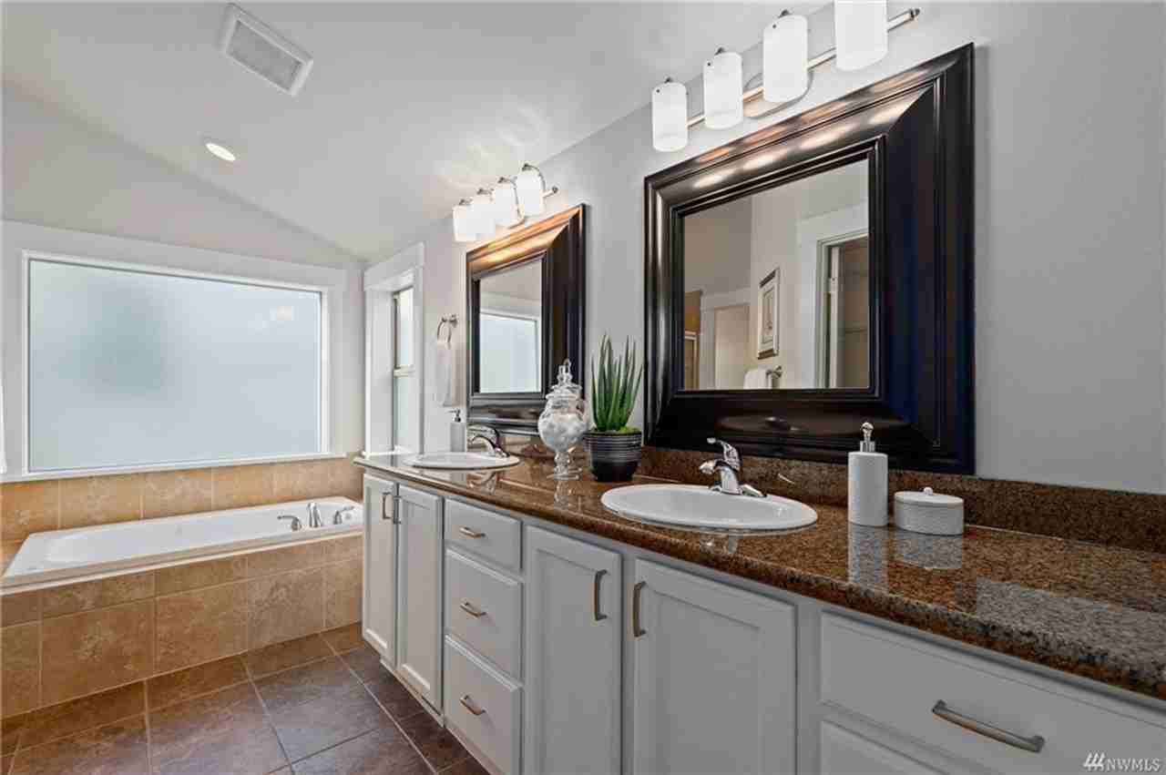 2044 Nw 63rd St - Photo 6 of 41