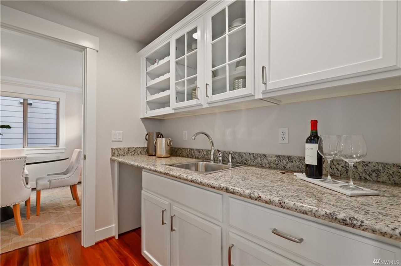 2044 Nw 63rd St - Photo 7 of 41