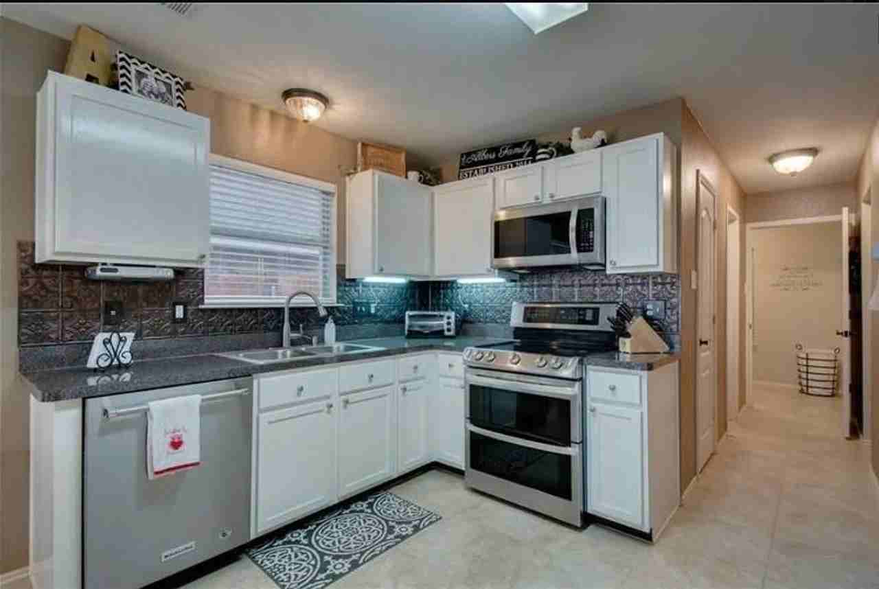 102 Hollow Tree Dr - Photo 5 of 36