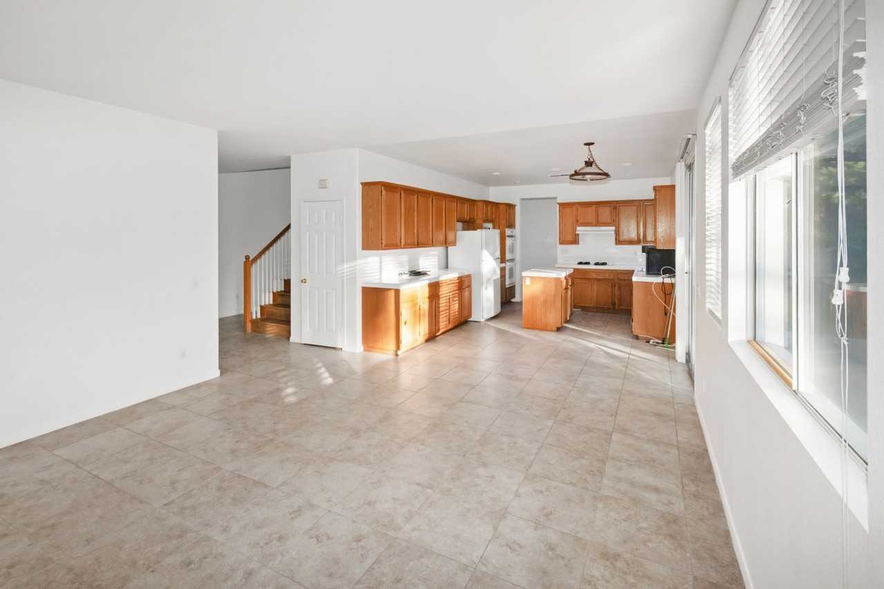 1240 Silverado Dr - Photo 4 of 26