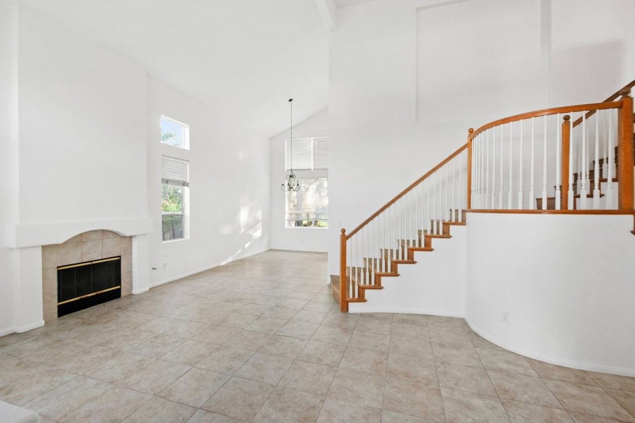 1240 Silverado Dr - Photo 5 of 26