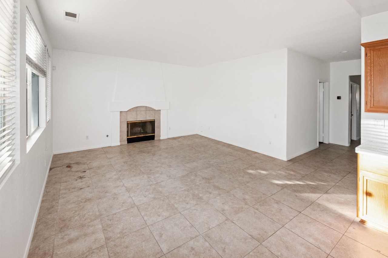 1240 Silverado Dr - Photo 7 of 26