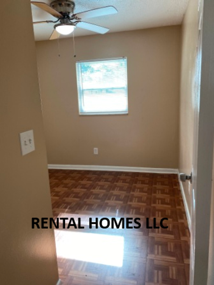 238 S 3rd St - Photo 4 of 13