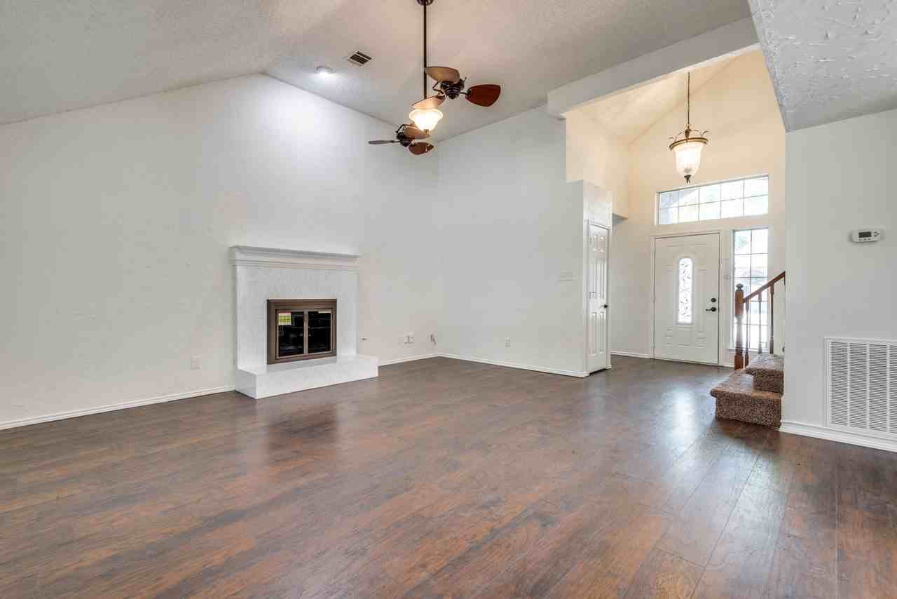 1108 Bayshore St - Photo 4 of 26