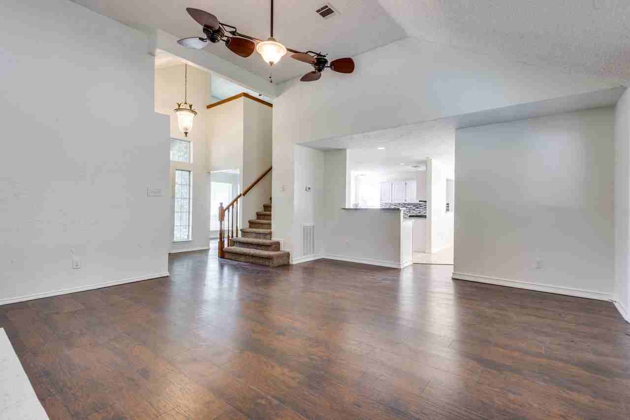 1108 Bayshore St - Photo 5 of 26