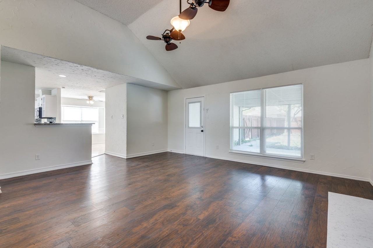 1108 Bayshore St - Photo 6 of 26