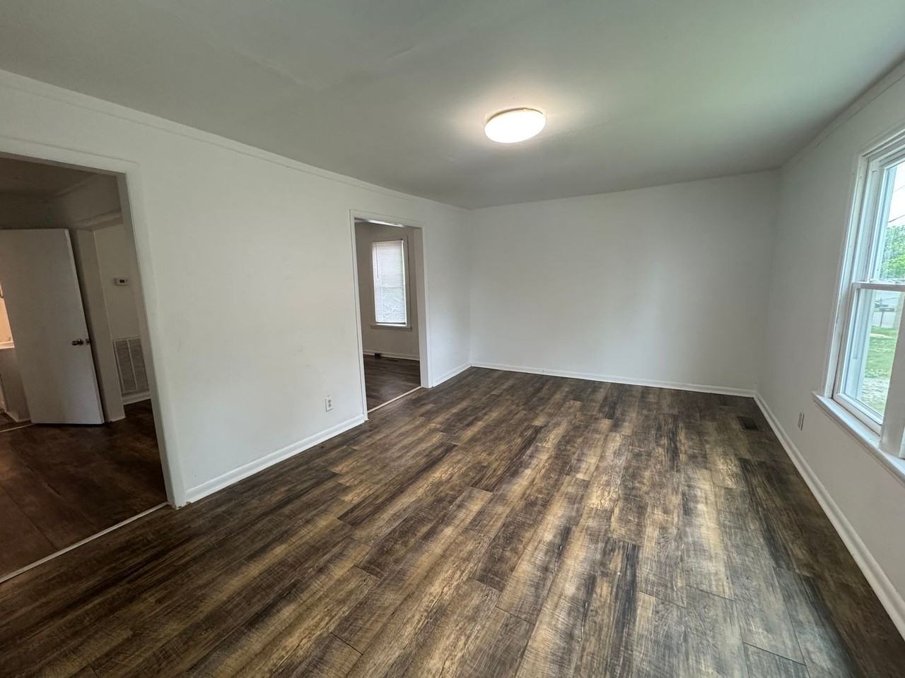 325 E 18th St - Photo 2 of 9