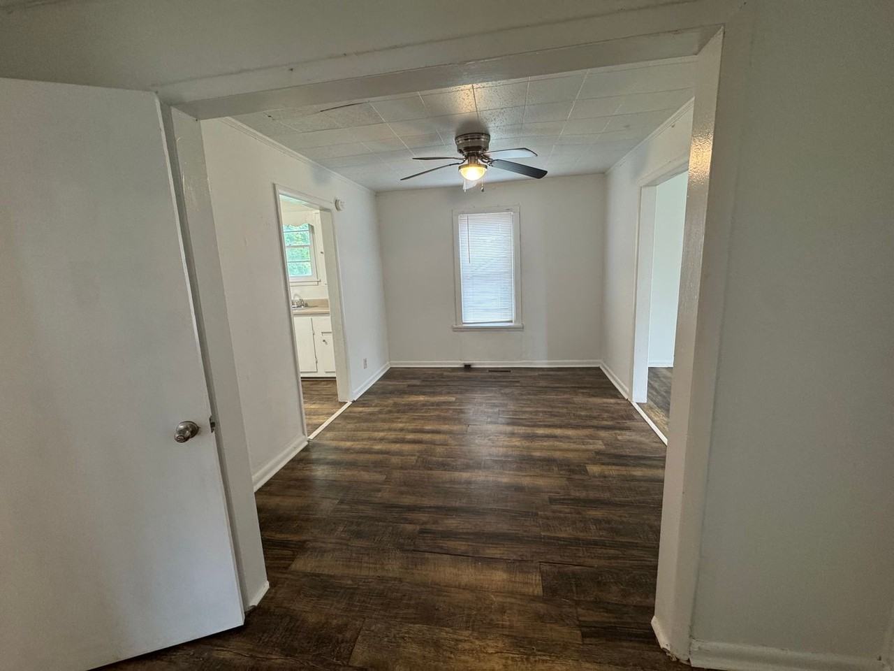 325 E 18th St - Photo 3 of 9