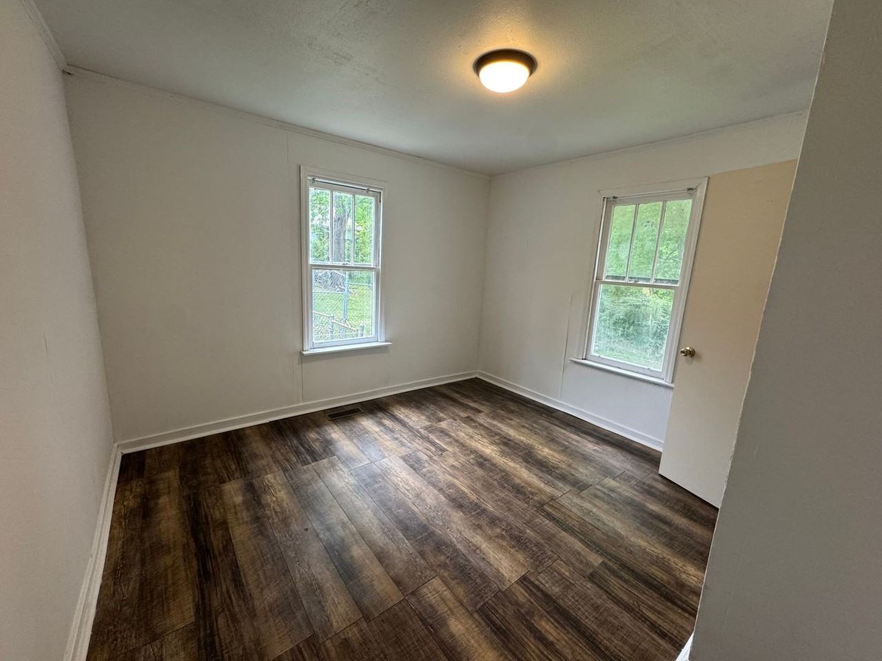 325 E 18th St - Photo 5 of 9