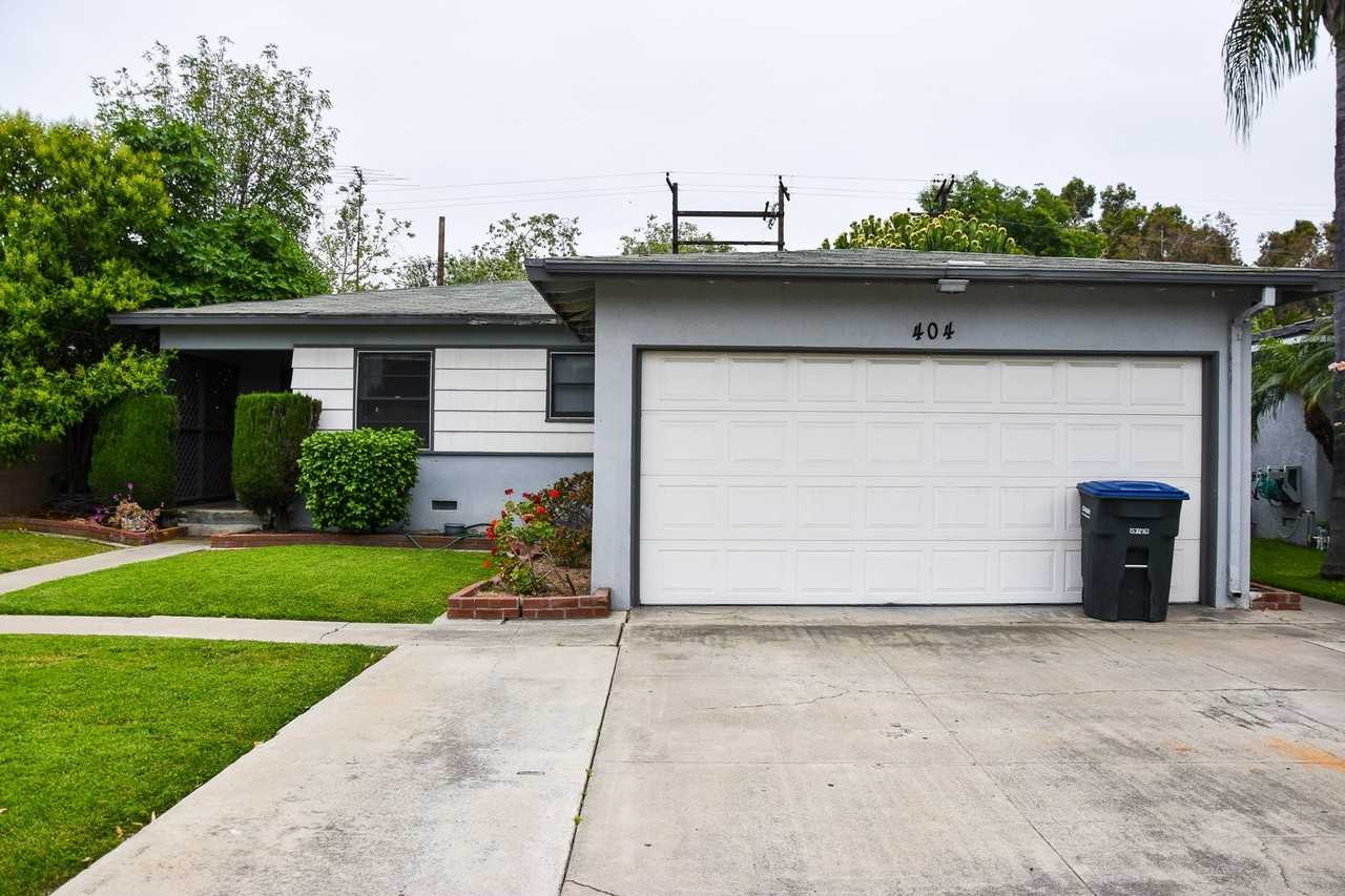 404 E Everett Pl - Photo 2 of 46