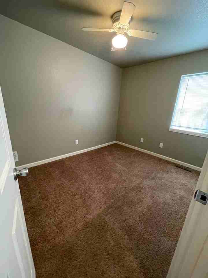 327 N Howes St - Photo 5 of 33