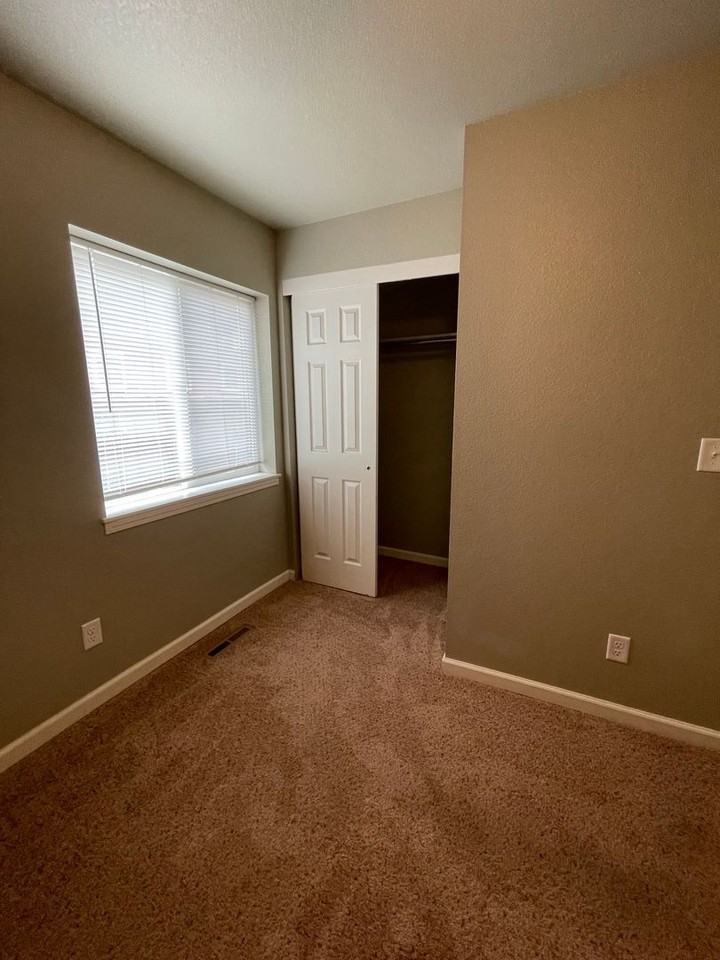 327 N Howes St - Photo 6 of 33