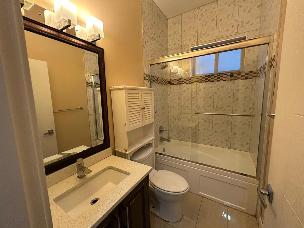 8646 156 Street - Photo 4 of 5