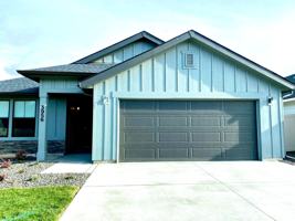 featured image of 3956 N Amberwood Ave