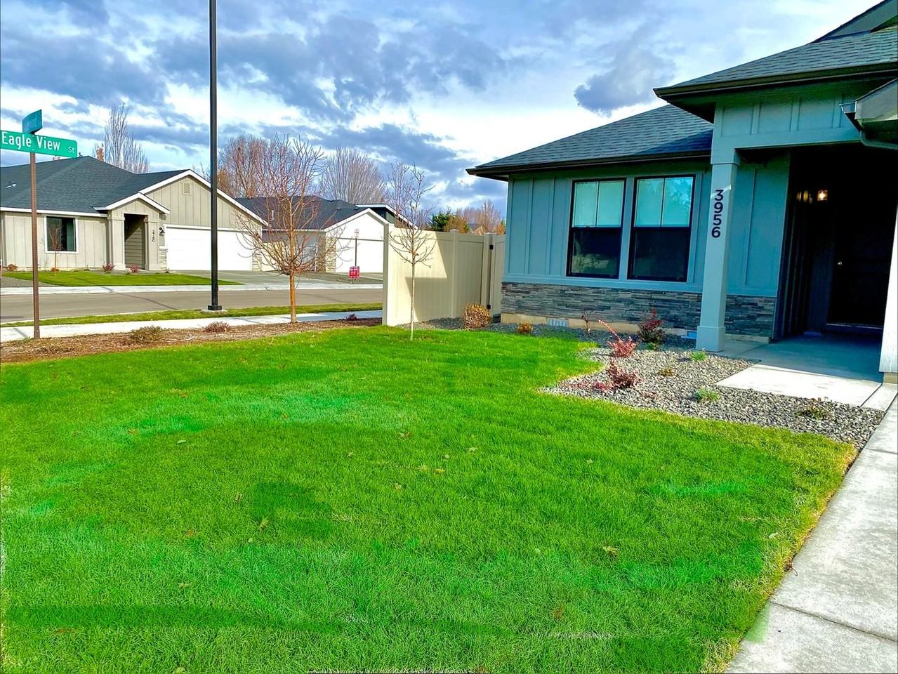 3956 N Amberwood Ave - Photo 2 of 46