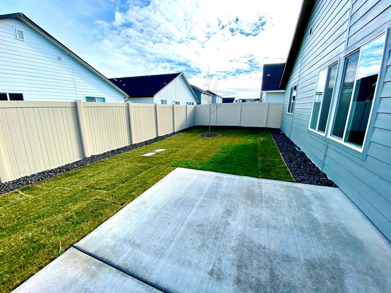 3956 N Amberwood Ave - Photo 6 of 46