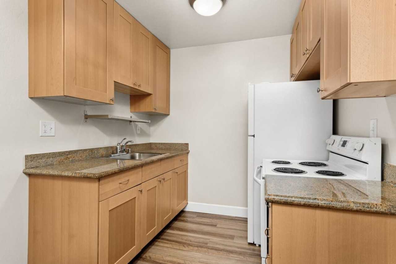 Lanai Apartments - Photo 2 of 25