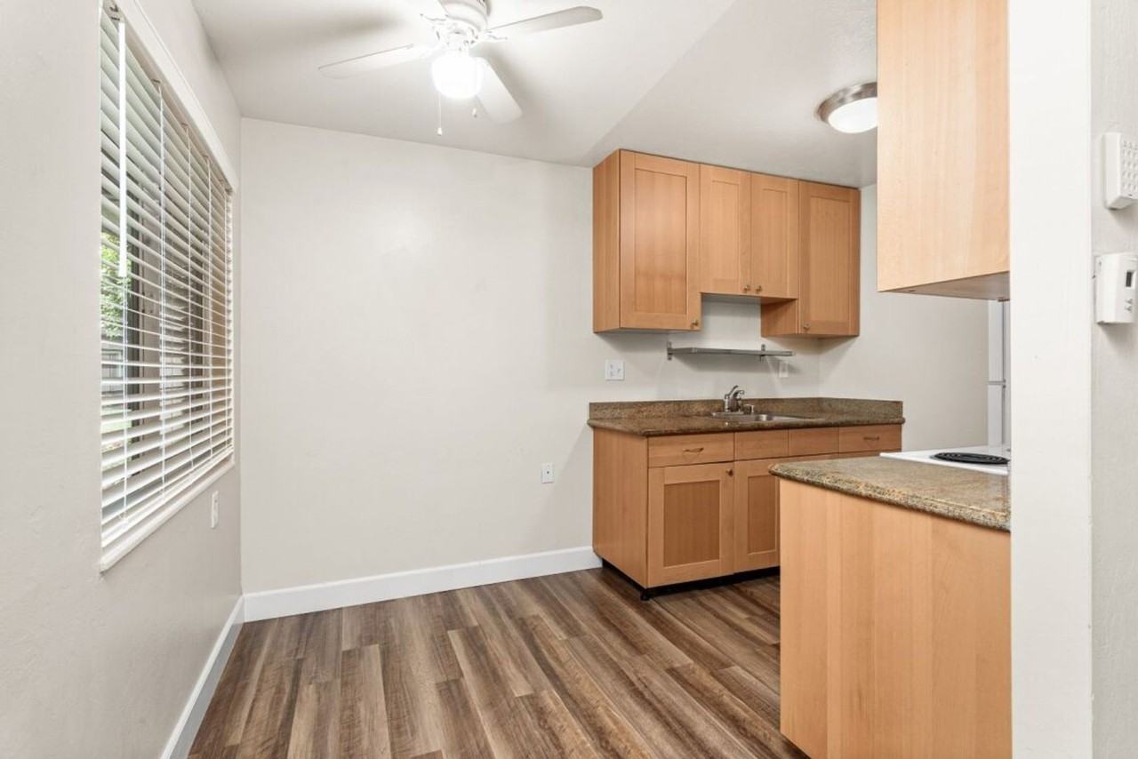 Lanai Apartments - Photo 3 of 25