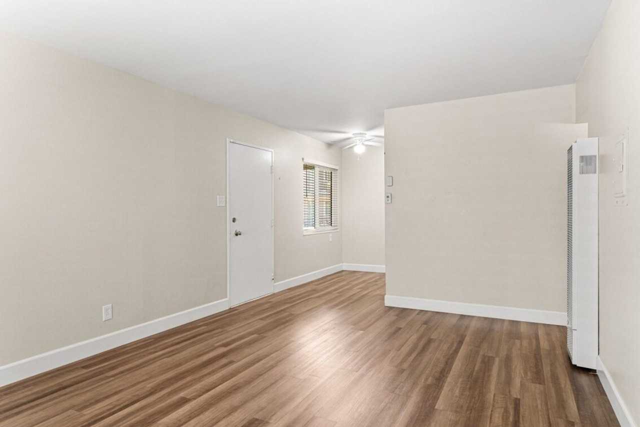 Lanai Apartments - Photo 4 of 25