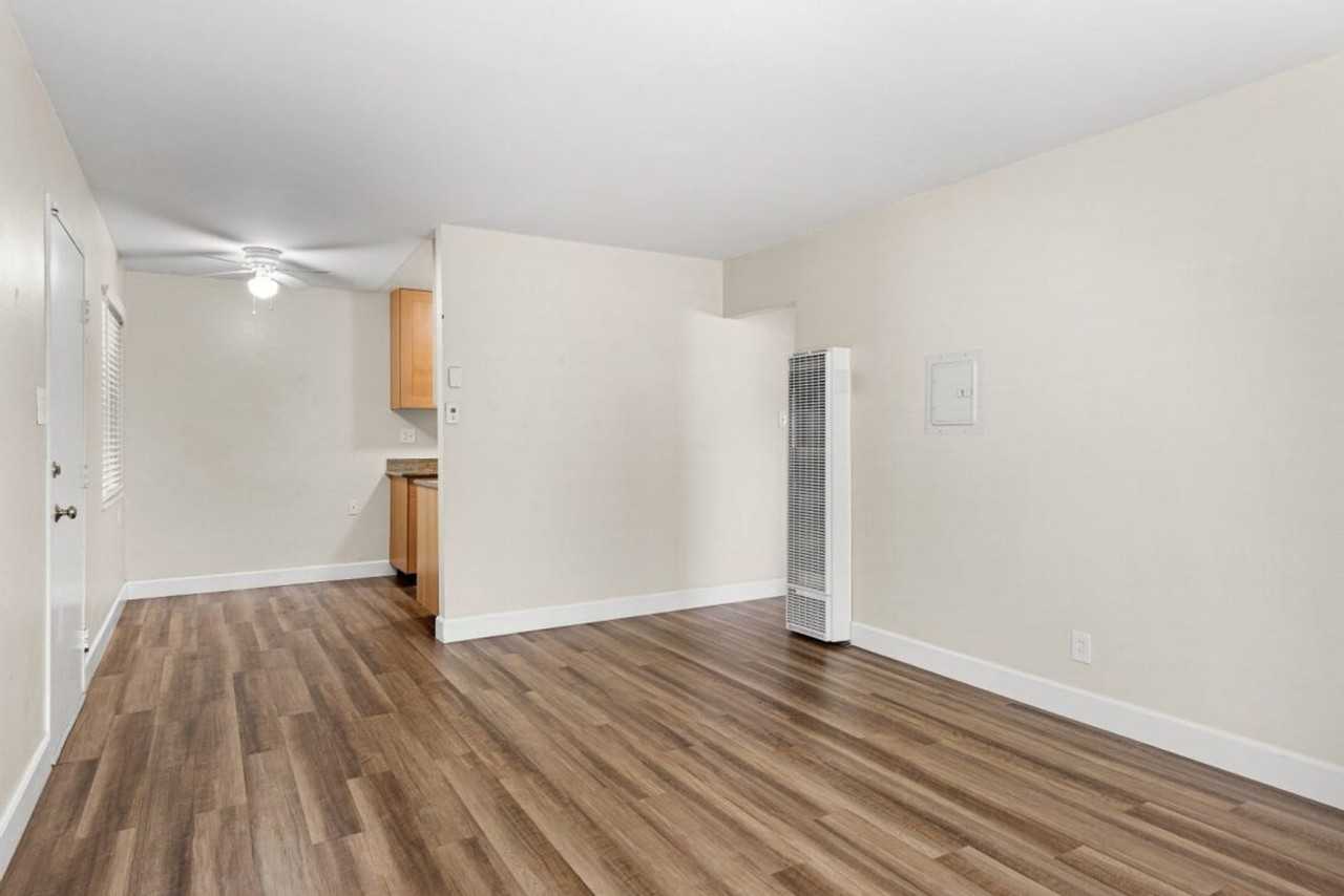 Lanai Apartments - Photo 5 of 25