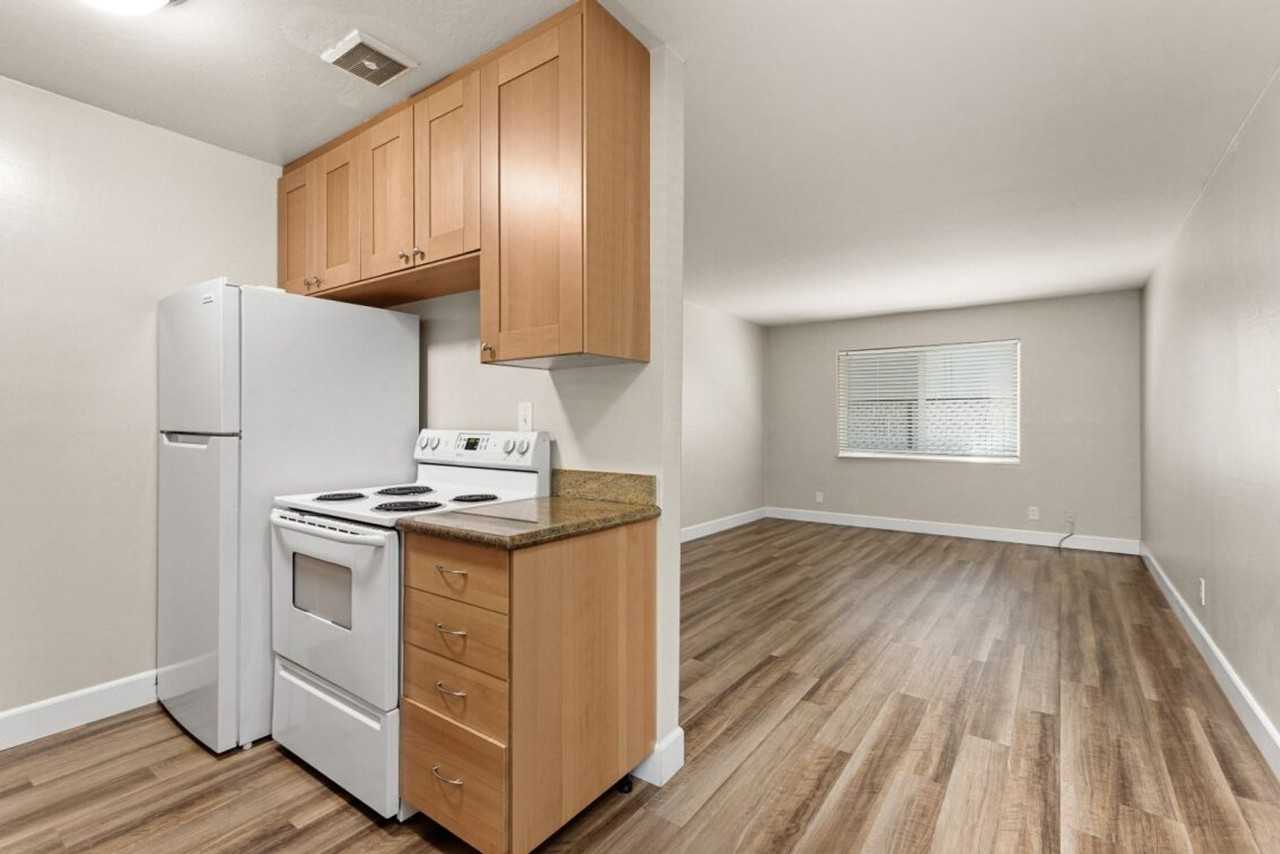 Lanai Apartments - Photo 6 of 25