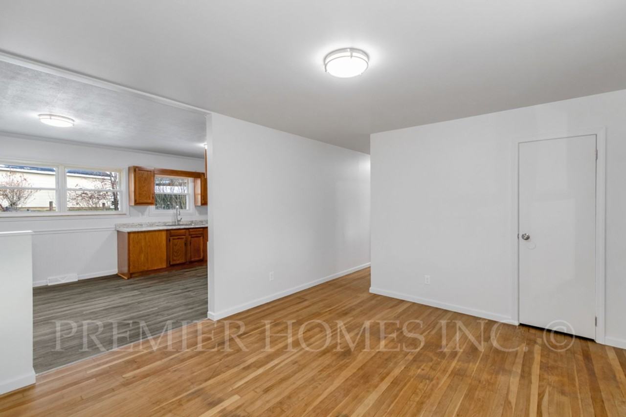 3812 Root Ave Ne - Photo 5 of 23